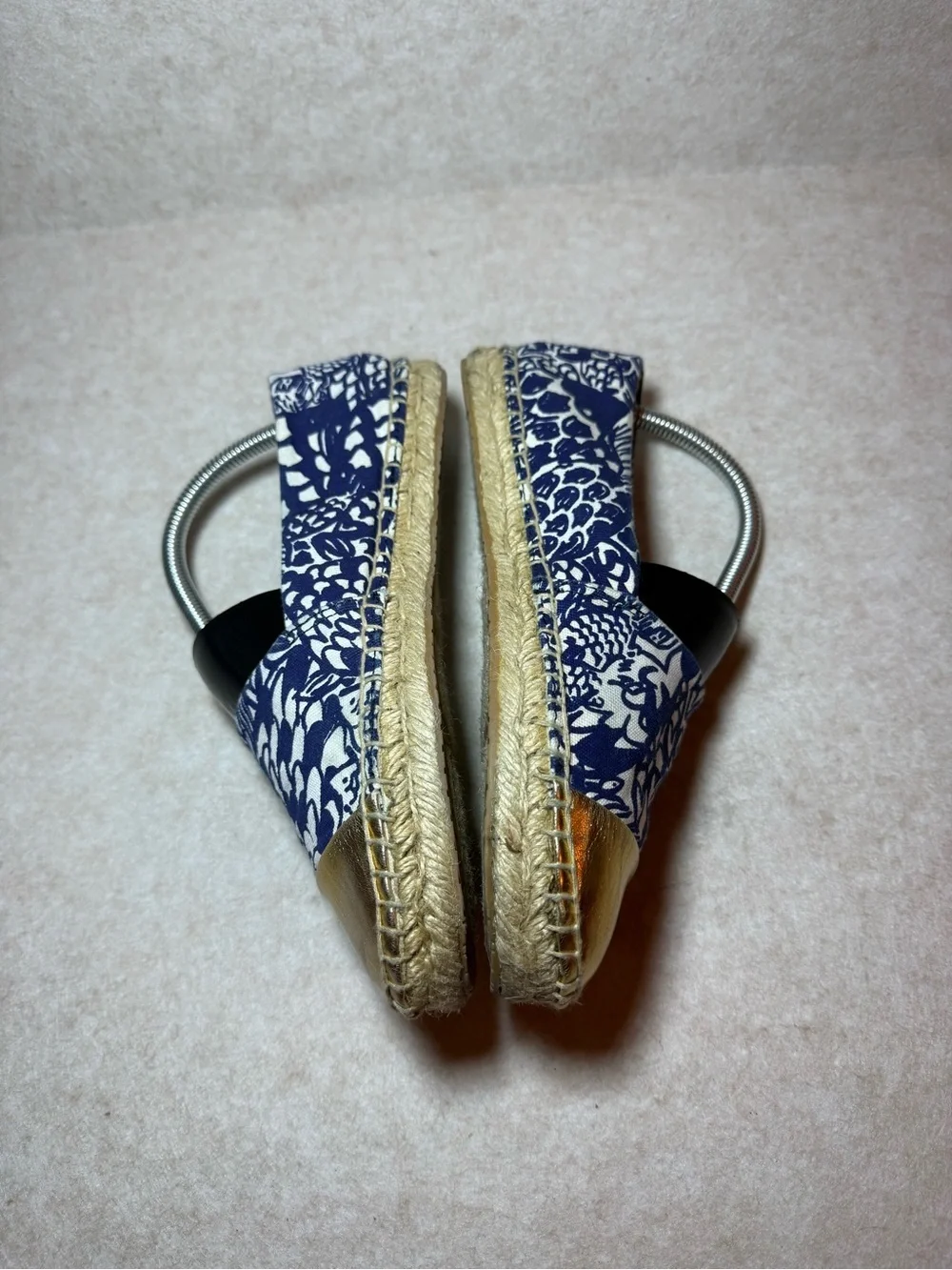 Lilly Pulitzer Upstream Blue Floral Canvas Espadrille Flats Gold Cap Toe SZ 7